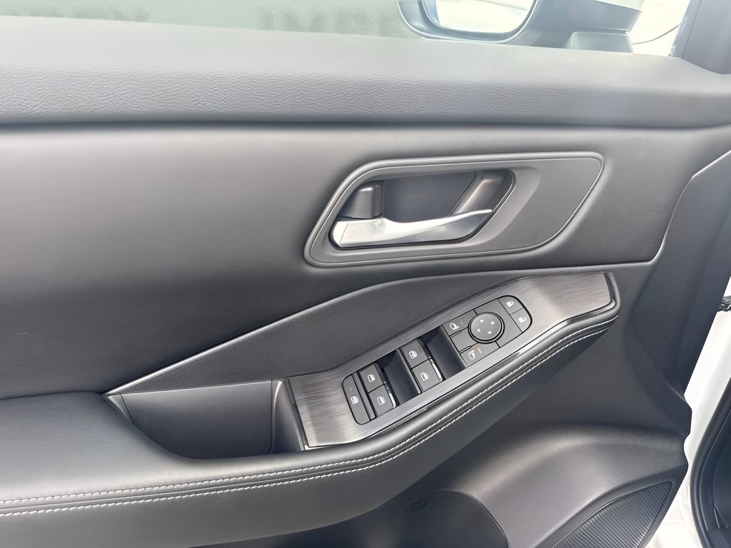 Used 2026 Nissan Rogue SV AWD/4WD image 21