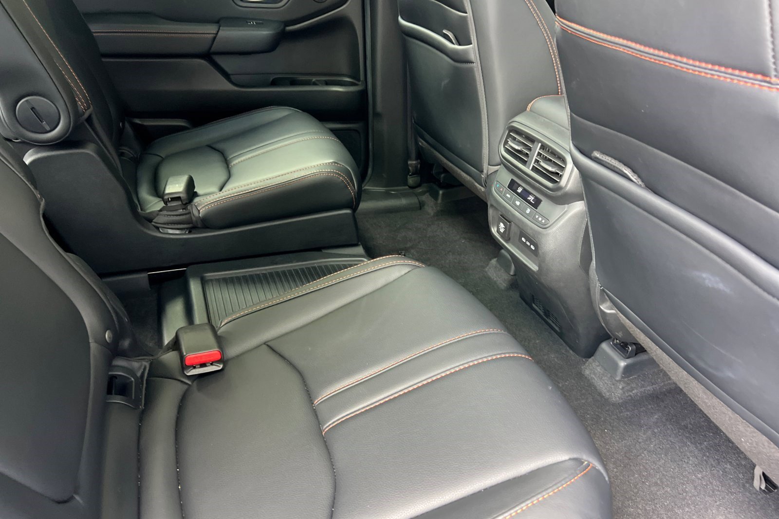 Used 2025 Honda Pilot TrailSport image 30