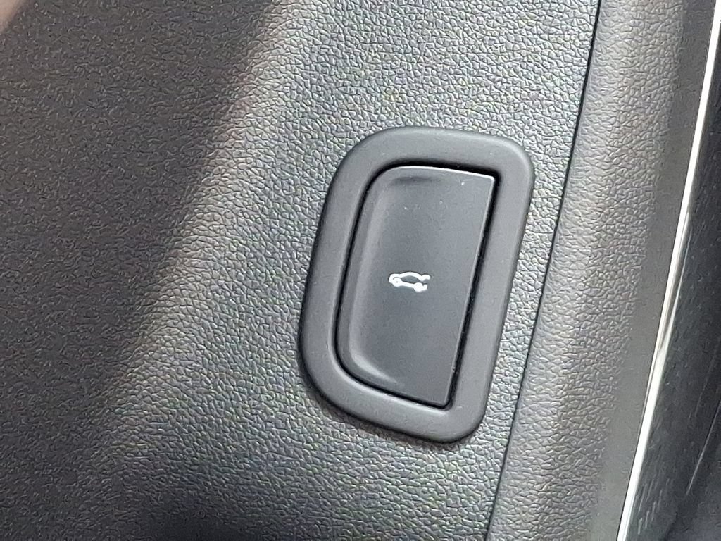 Certified 2026 GMC Acadia Denali Ultimate w/ LPO, Floor Liner Package AWD/4WD image 28
