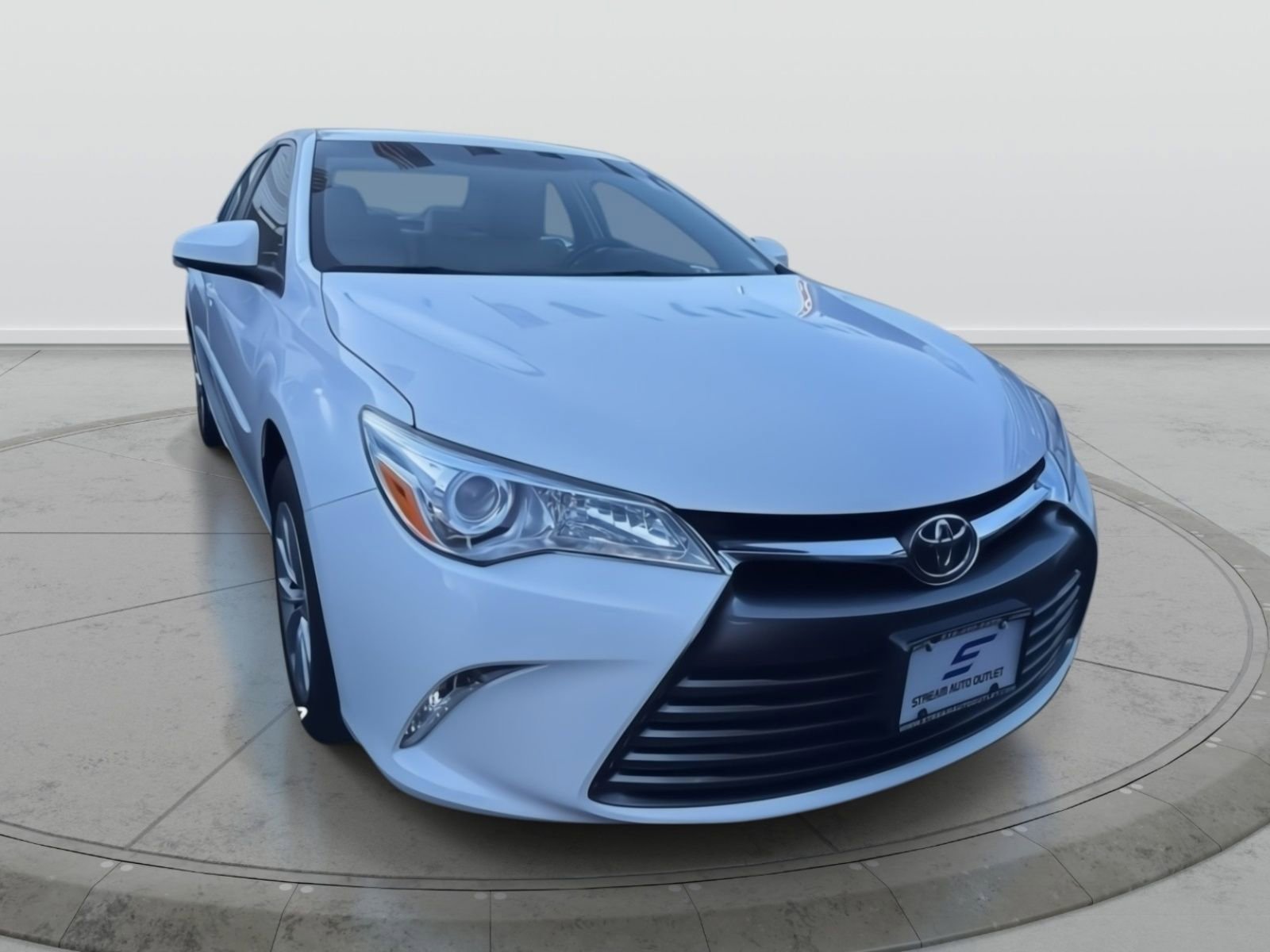 Used 2017 Toyota Camry LE image 2
