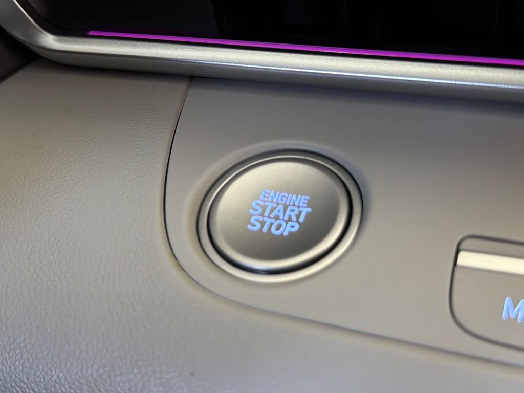 Used 2025 Hyundai Elantra Limited FWD image 6