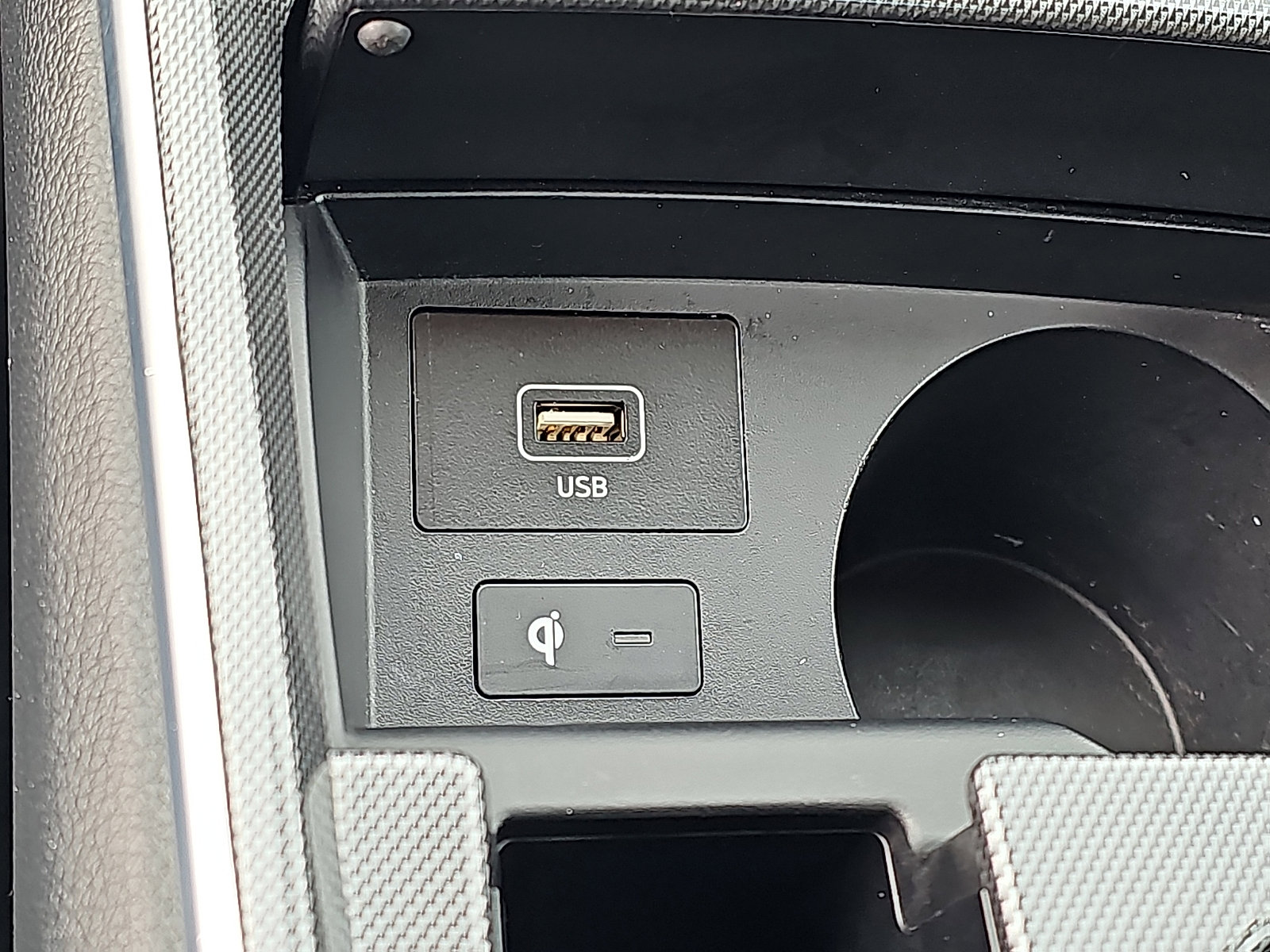 Used 2023 Hyundai Santa Fe SEL w/ Cargo Package image 25