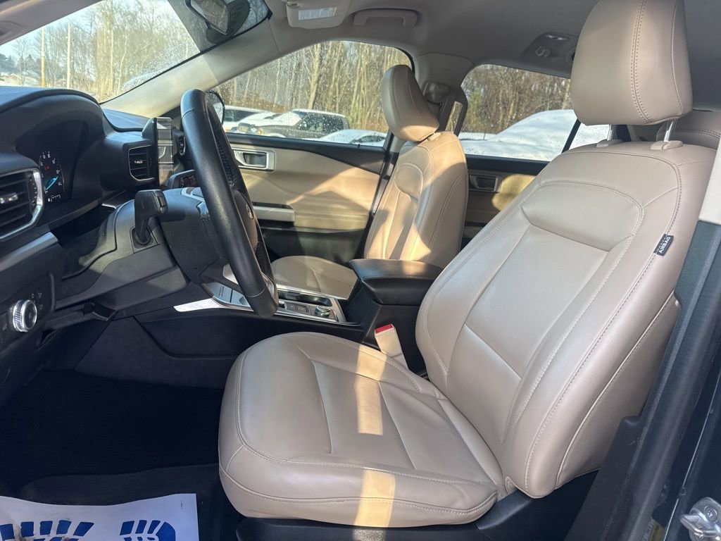 Used 2022 Ford Explorer XLT w/ Equipment Group 202A image 14