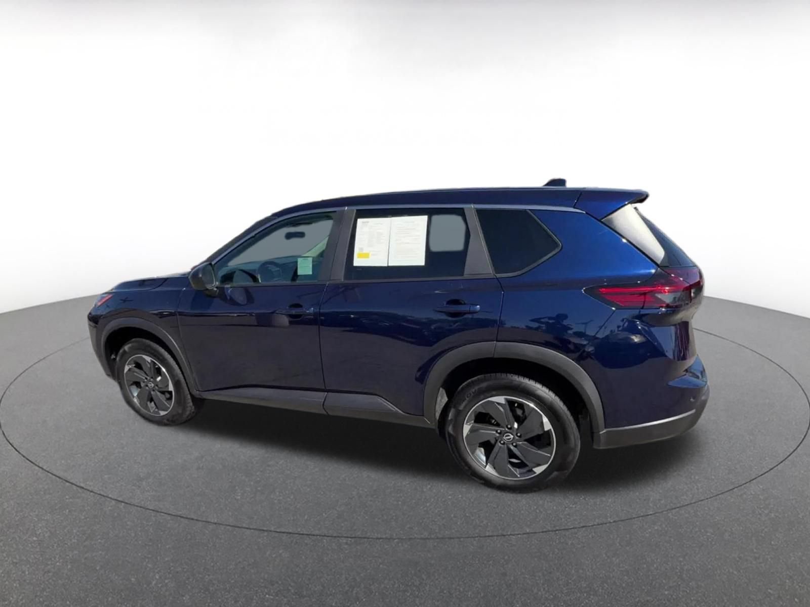 Used 2025 Nissan Rogue SV AWD/4WD image 10