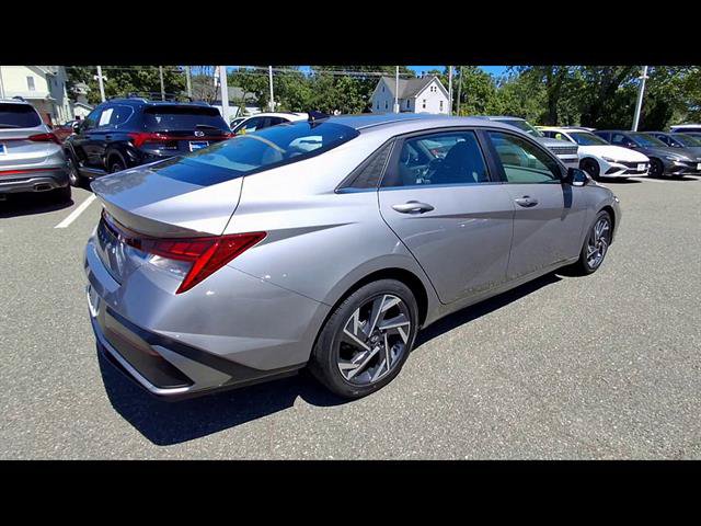 Certified 2025 Hyundai Elantra SEL FWD image 8