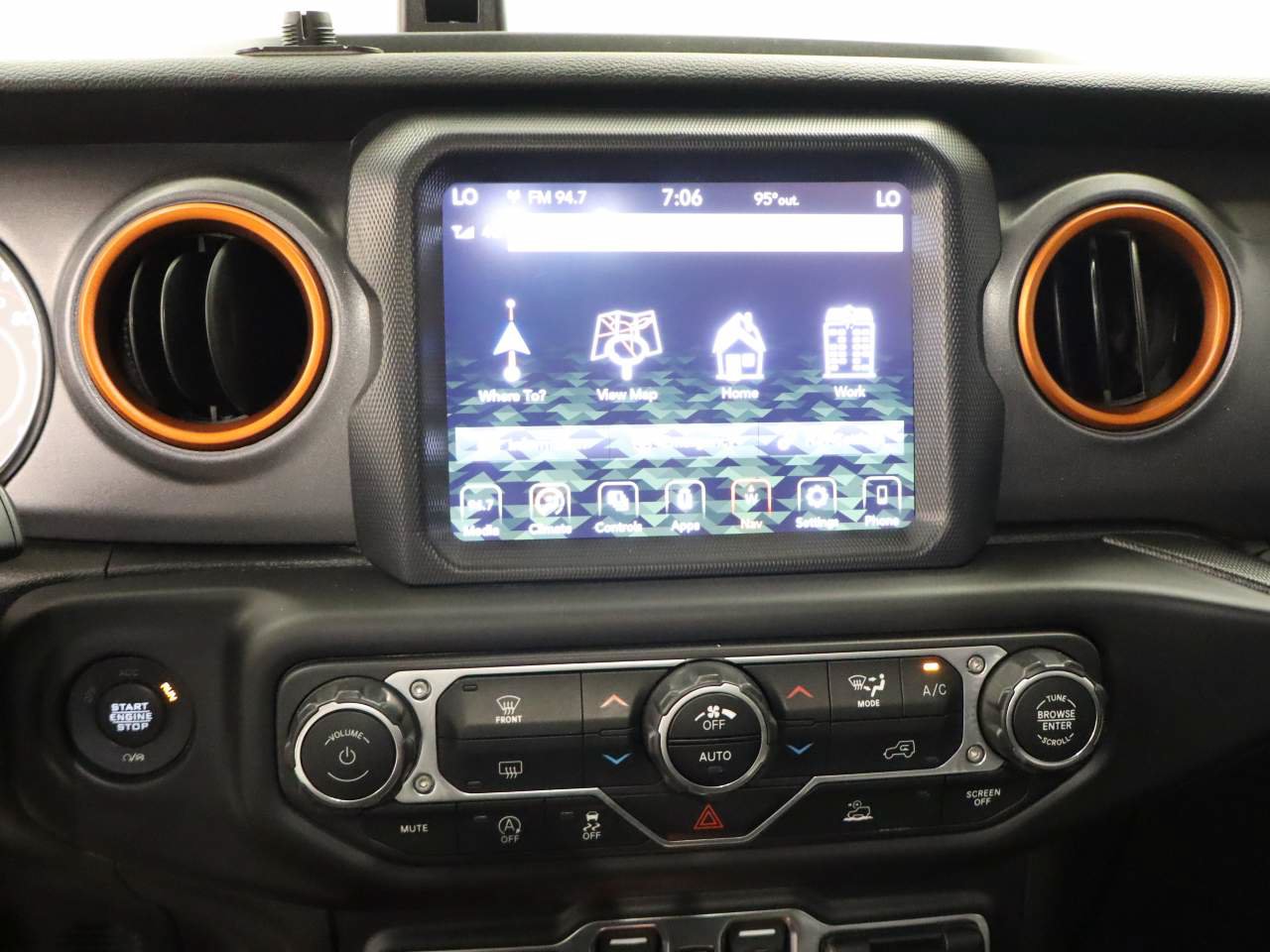 Used 2021 Jeep Gladiator Mojave AWD/4WD image 10