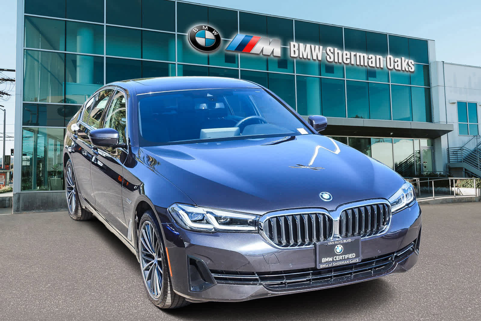 Certified 2023 BMW 530e w/ Convenience Package image 3