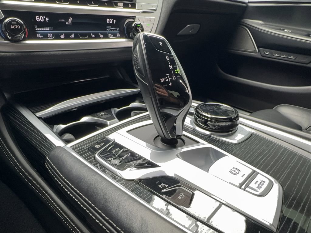 Used 2022 BMW 750i xDrive w/ Executive Package AWD/4WD image 32