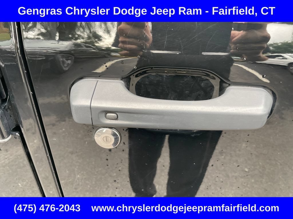 Used 2024 Jeep Wrangler Unlimited AWD/4WD image 16