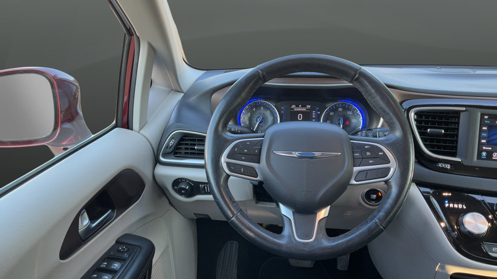 Used 2019 Chrysler Pacifica Touring Plus w/ Cold Weather Group FWD image 20