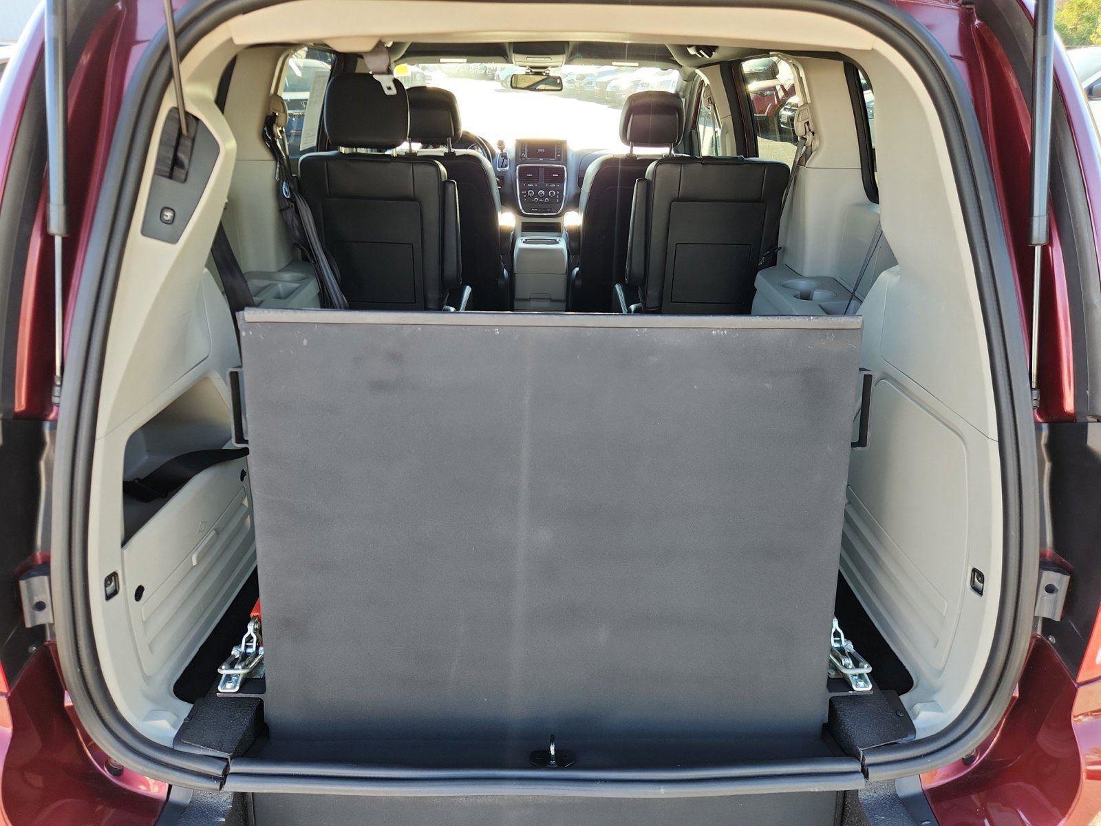 Used 2019 Dodge Grand Caravan SXT FWD image 15