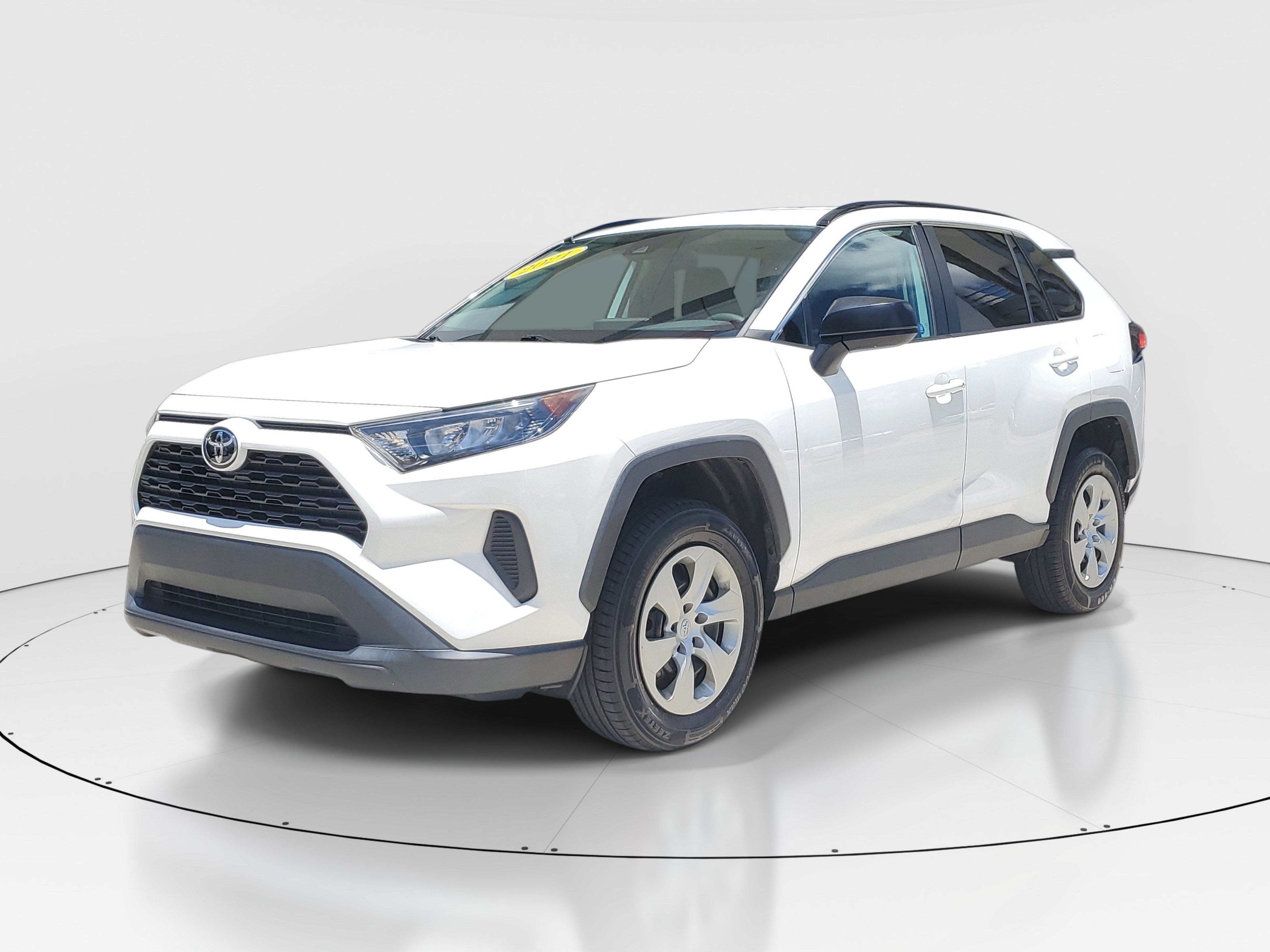 Used 2021 Toyota RAV4 LE FWD image 3
