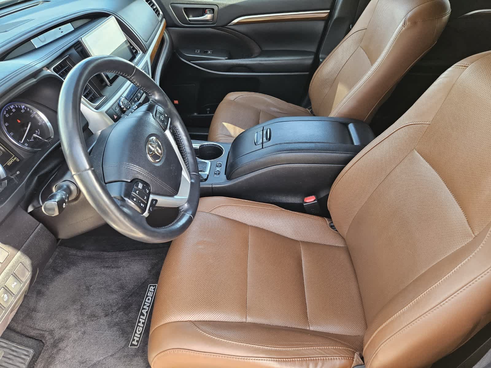 Used 2019 Toyota Highlander Limited Platinum w/ Carpet Mat Package (TMS) AWD/4WD image 10