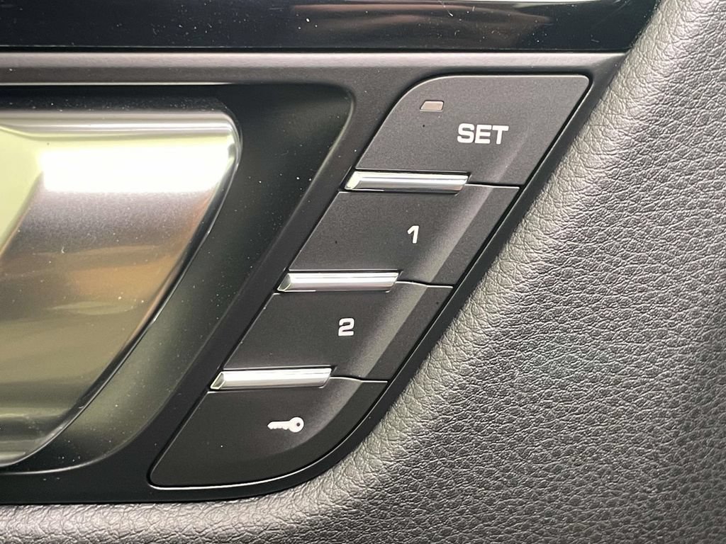 New 2026 Porsche Macan AWD/4WD image 37