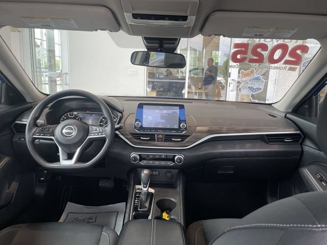 Used 2025 Nissan Altima 2.5 SV FWD image 38