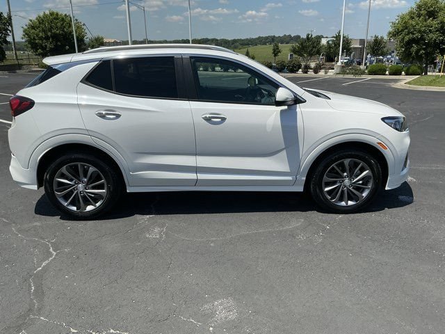 Used 2022 Buick Encore GX Select w/ Sport Touring Package FWD image 2