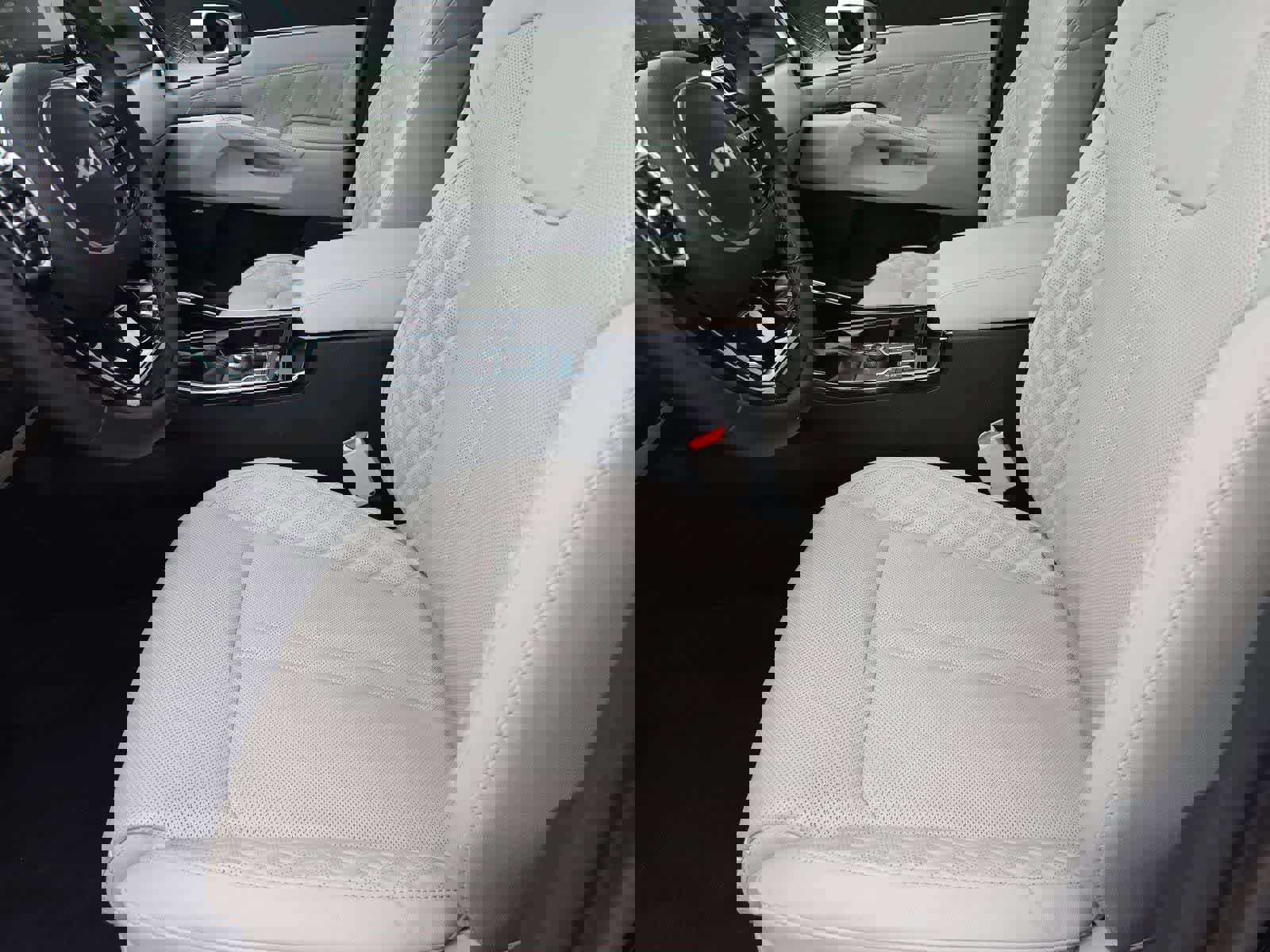 Certified 2023 Kia Sorento SX image 14