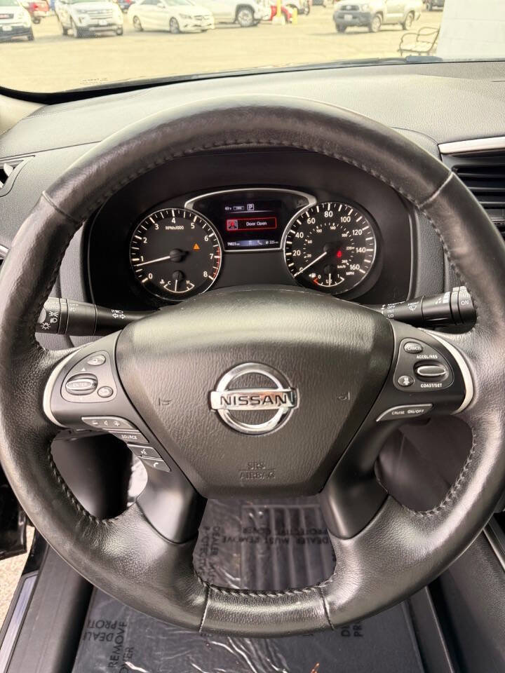 Used 2018 Nissan Pathfinder SL image 12