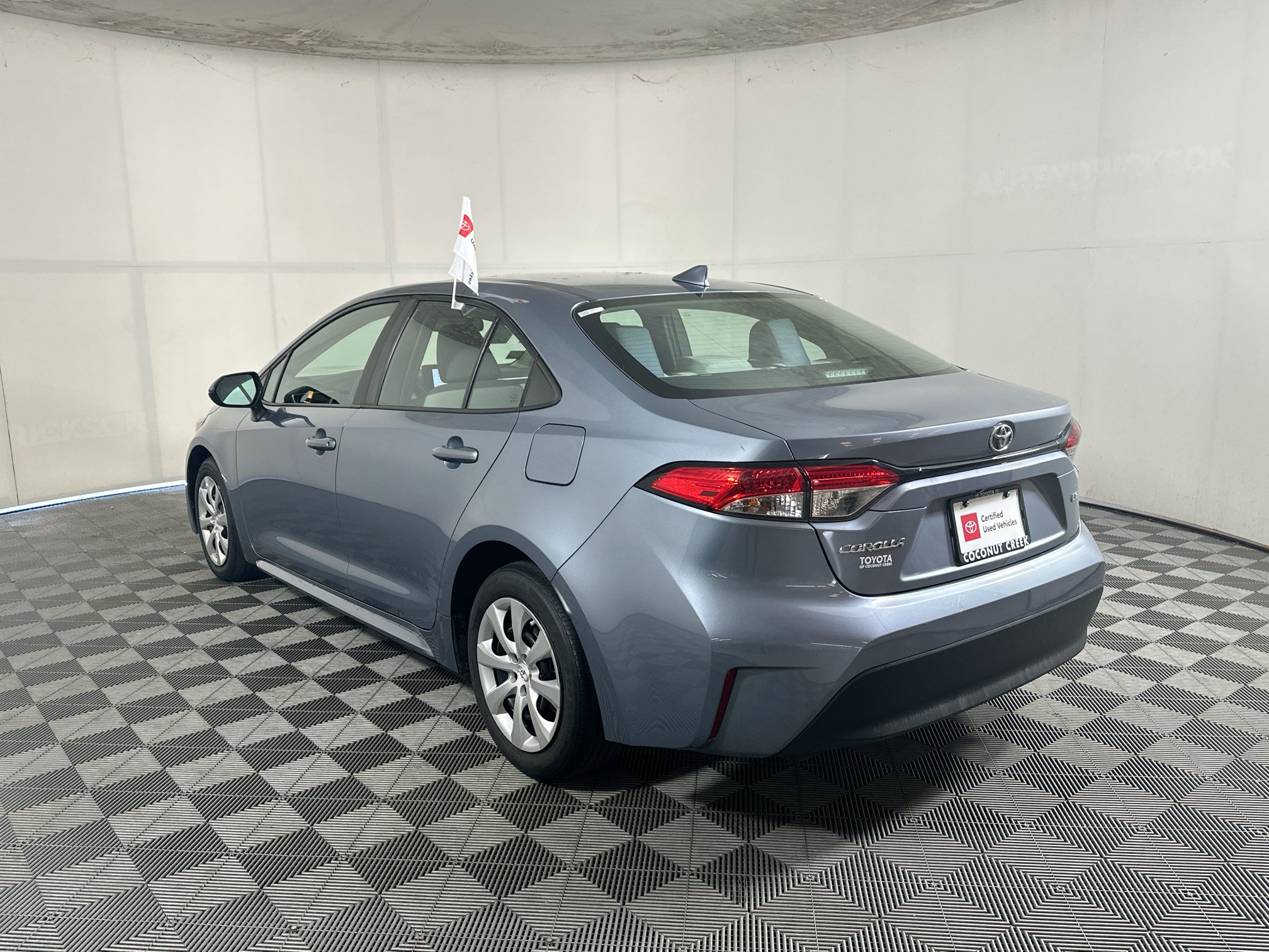 Used 2023 Toyota Corolla LE FWD image 5