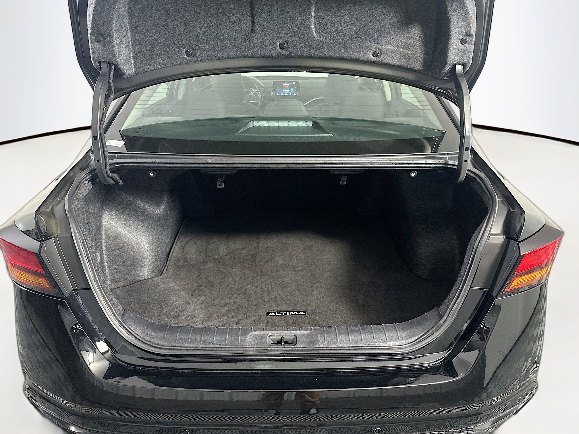 Used 2025 Nissan Altima 2.5 SV image 29