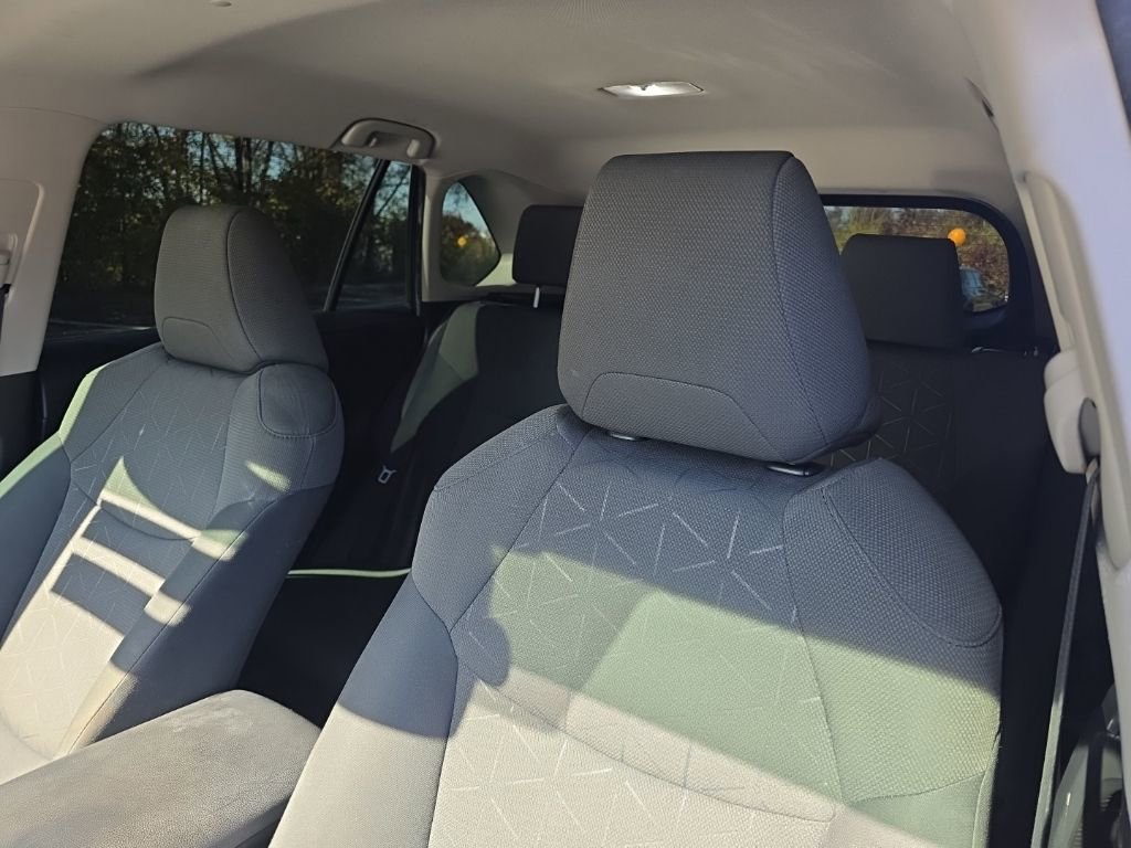 Used 2021 Toyota RAV4 XLE image 16