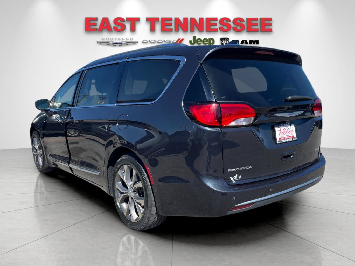 Used 2020 Chrysler Pacifica Limited FWD image 5