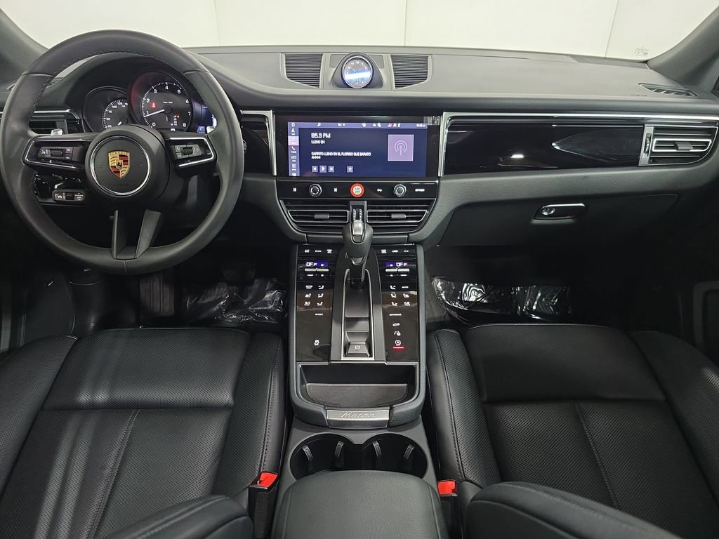 Certified 2025 Porsche Macan image 13