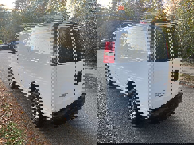 Used 2015 GMC Savana 3500 image 2