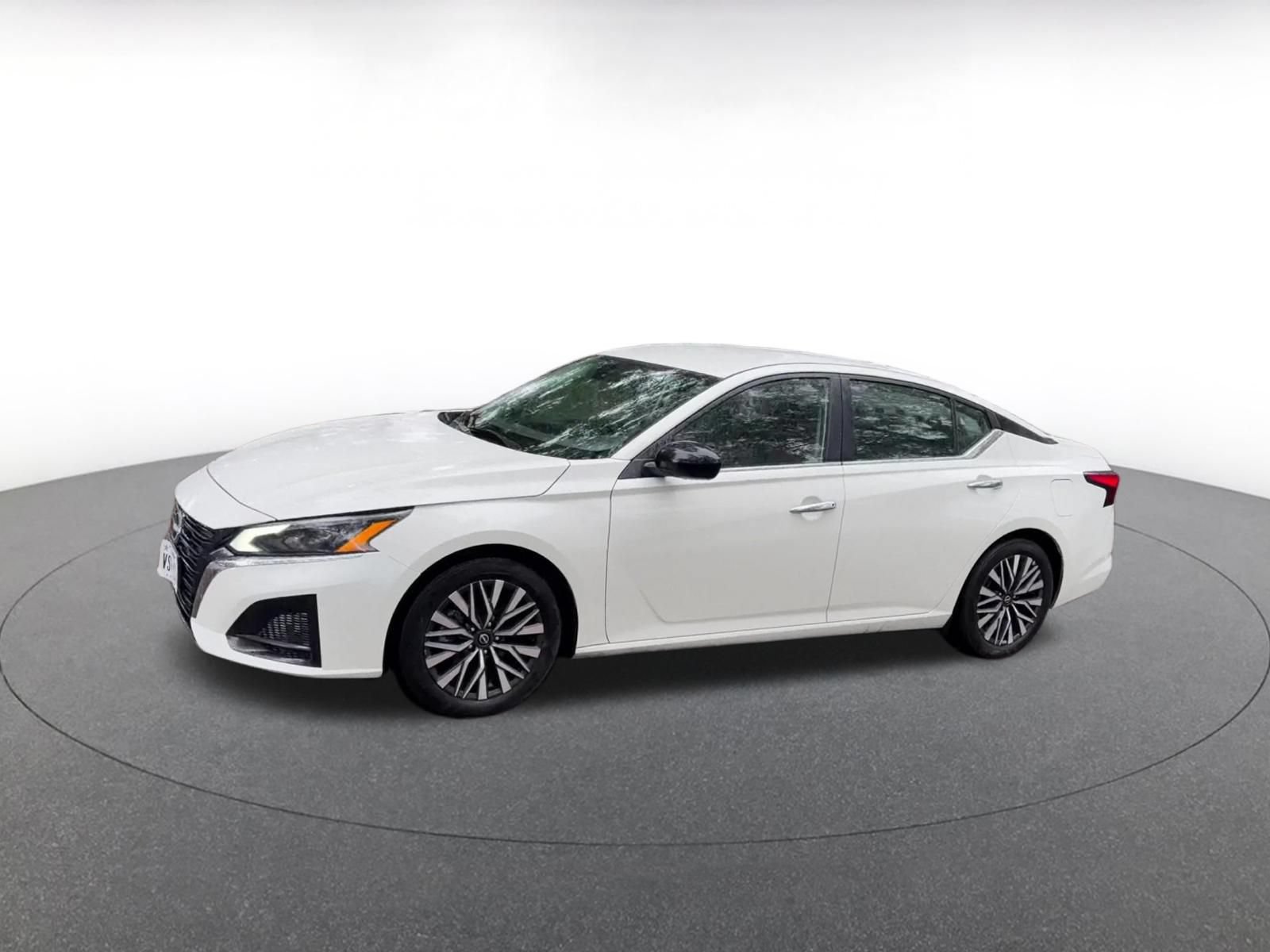 Used 2025 Nissan Altima 2.5 SV FWD image 8