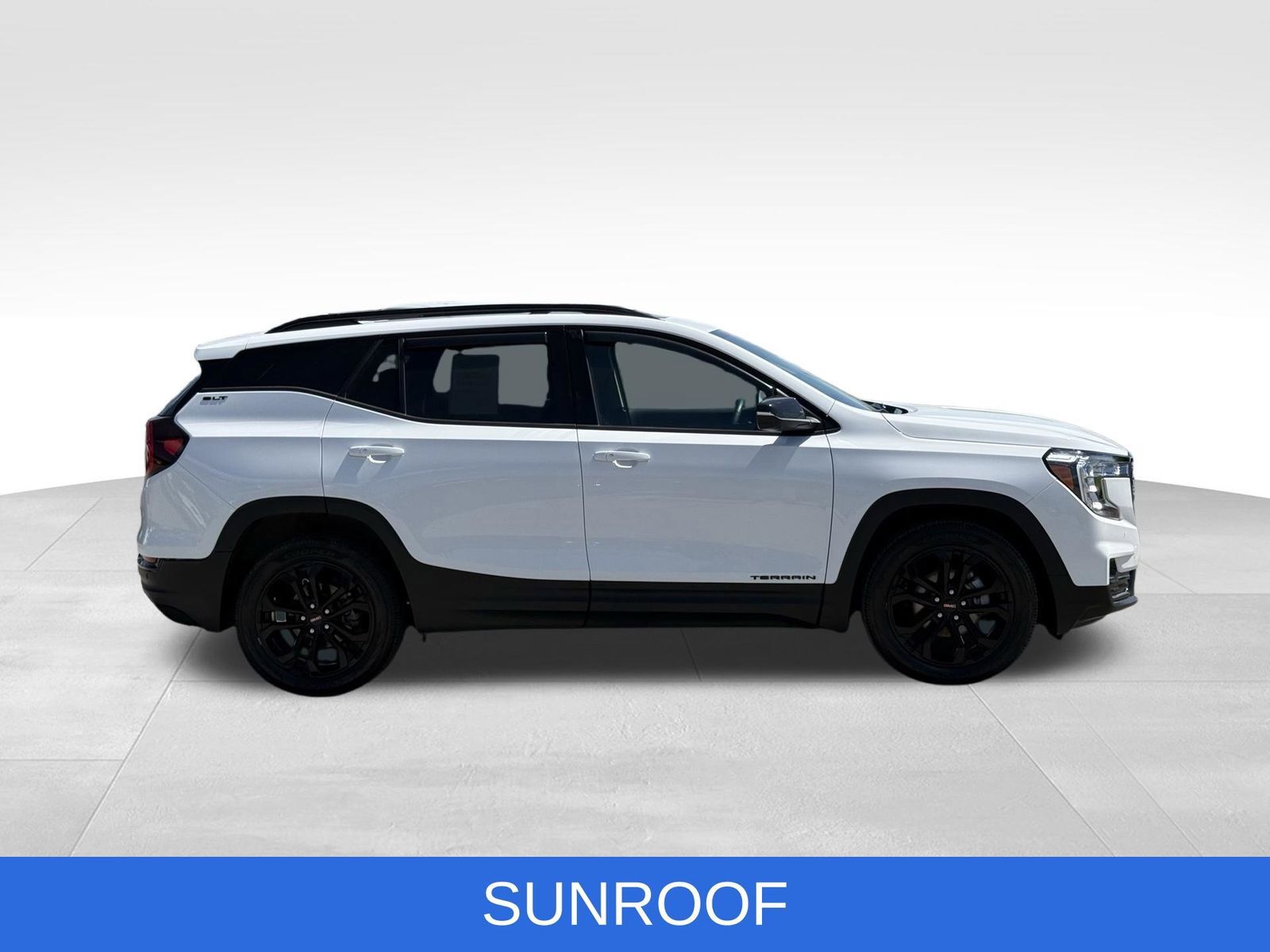 Used 2022 GMC Terrain SLT w/ Infotainment Package II AWD/4WD image 13