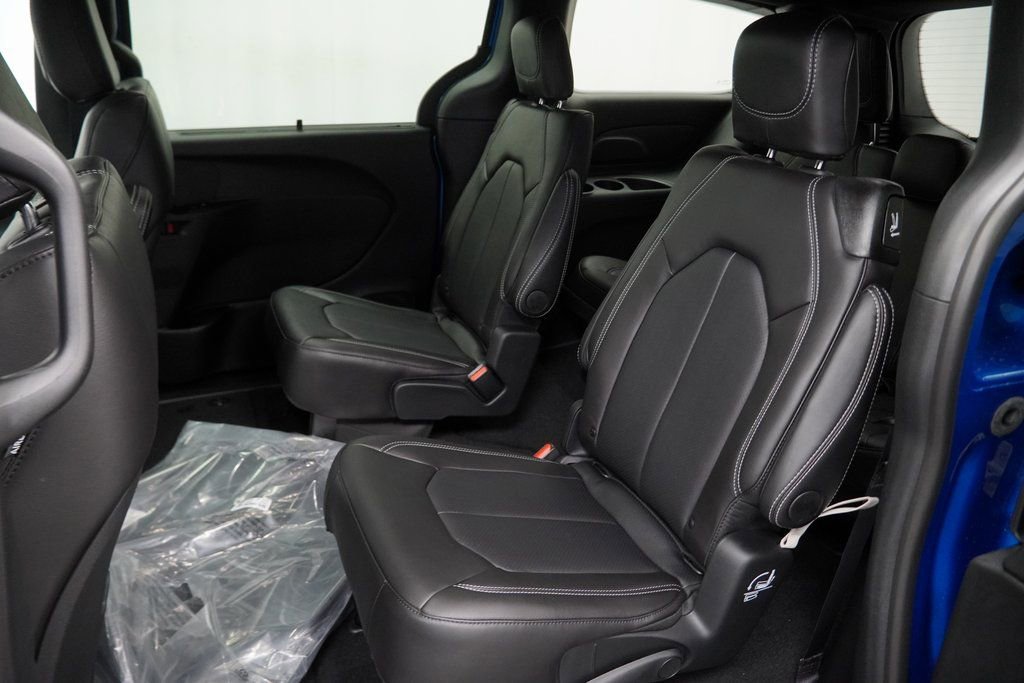 New 2026 Chrysler Pacifica Select w/ S Appearance Package image 17
