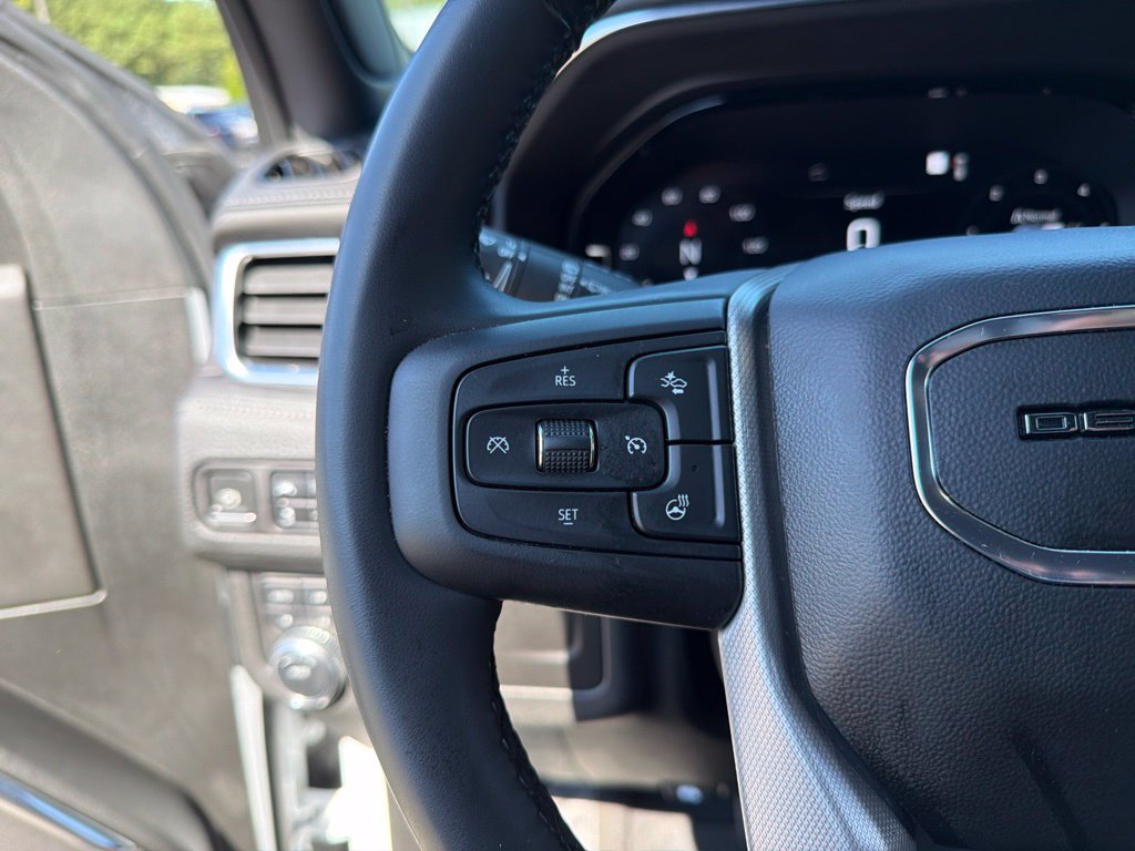 Used 2023 GMC Yukon Denali AWD/4WD image 16