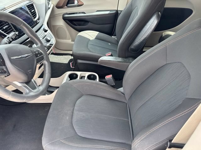Used 2017 Chrysler Pacifica Touring FWD image 24