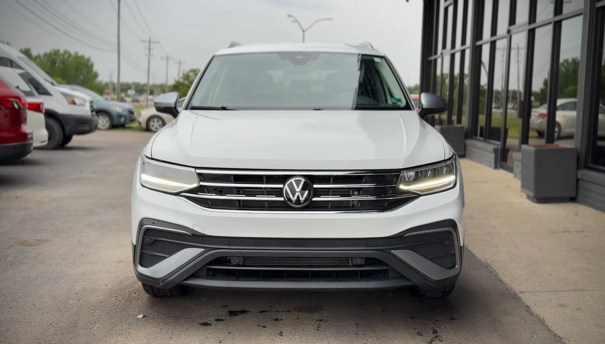 Used 2024 Volkswagen Tiguan SE AWD/4WD image 6