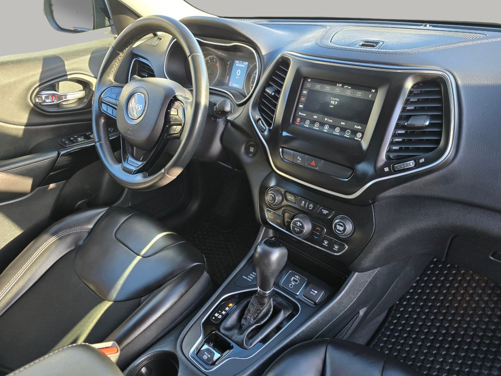 Used 2019 Jeep Cherokee Latitude Plus AWD/4WD image 28