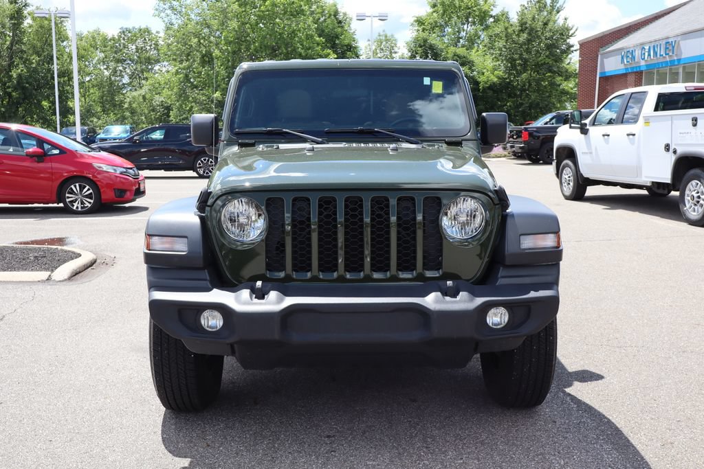 Used 2022 Jeep Gladiator Sport AWD/4WD image 7