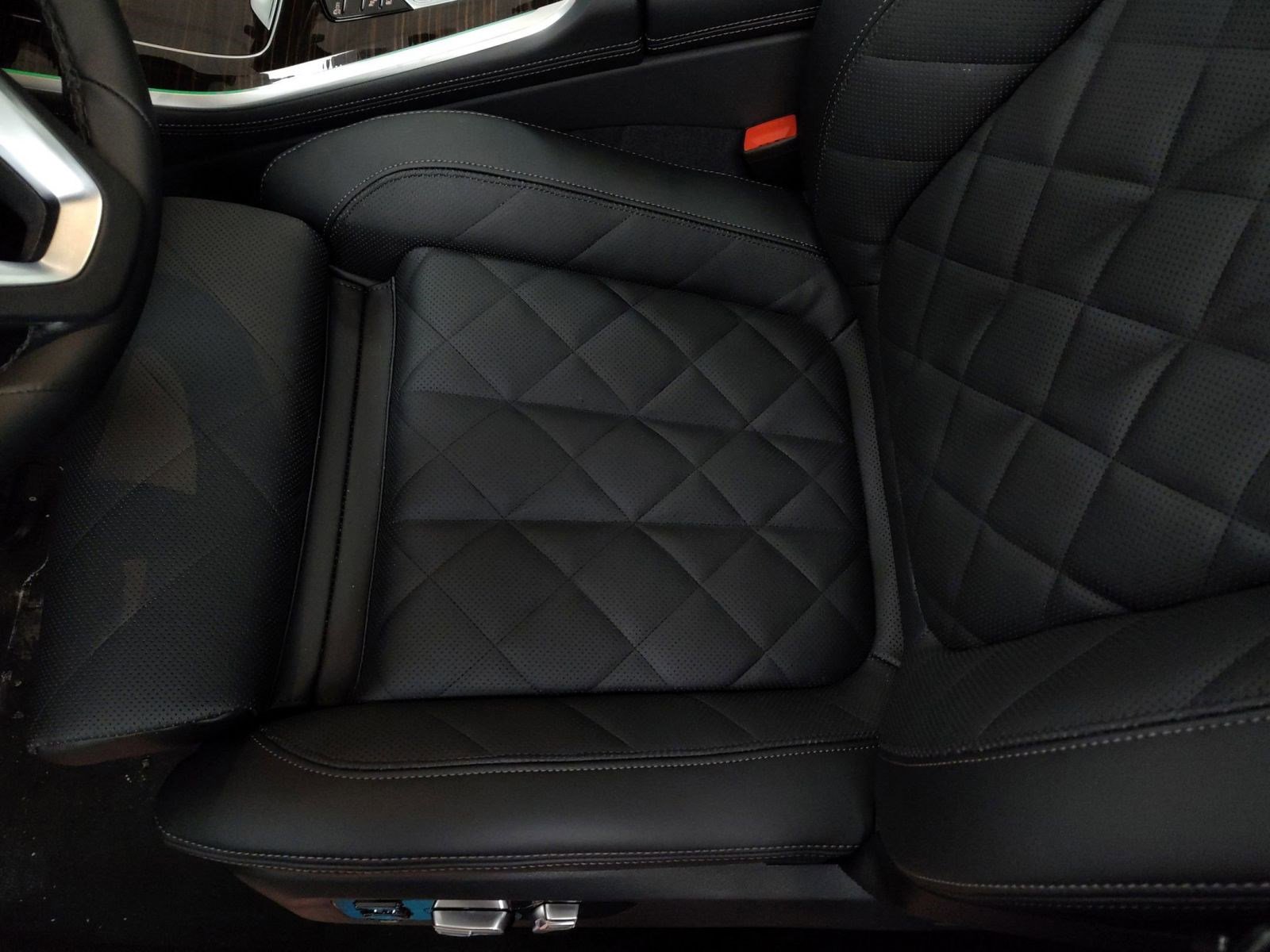 New 2026 BMW X5 xDrive50e w/ Climate Comfort Package image 12