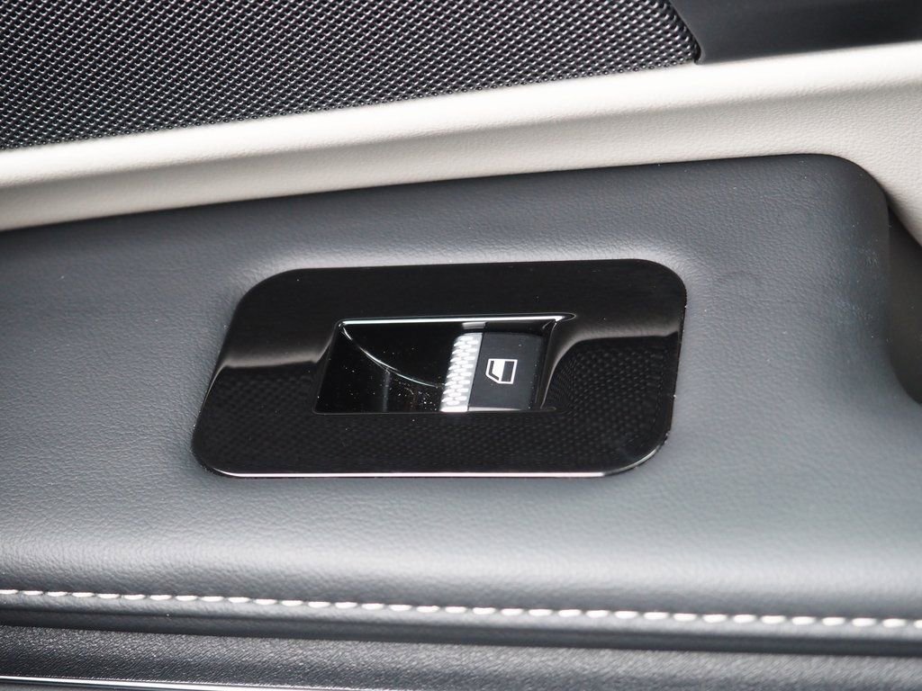 Used 2025 Lincoln Nautilus Premier image 28