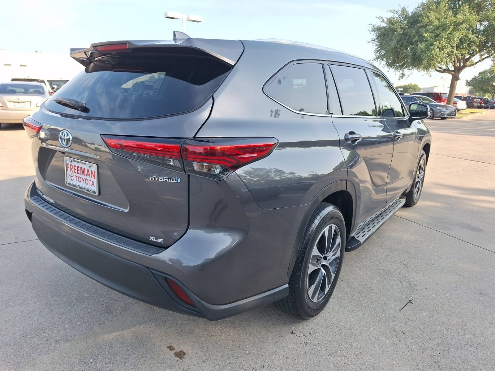 Used 2022 Toyota Highlander XLE FWD image 6