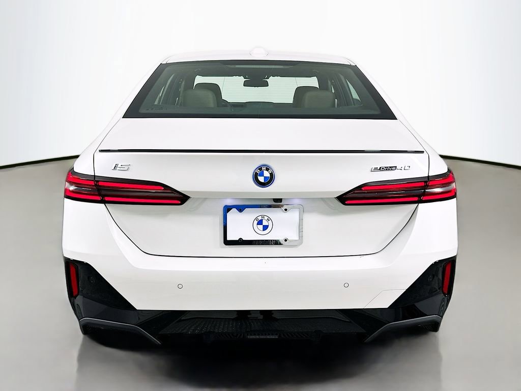 New 2026 BMW i5 eDrive40 w/ M Sport Package image 6