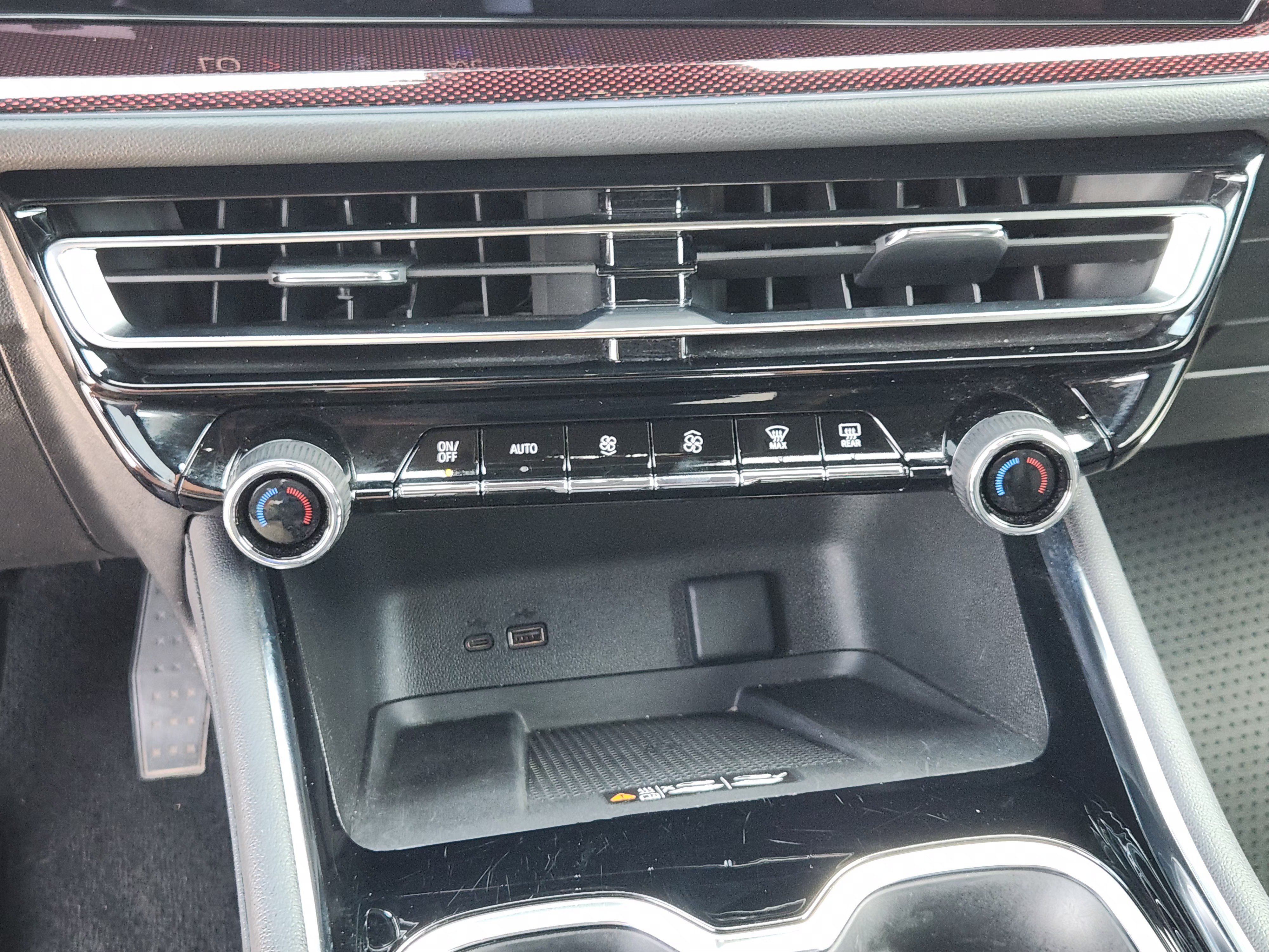 Used 2025 Chevrolet Traverse Z71 AWD/4WD image 21