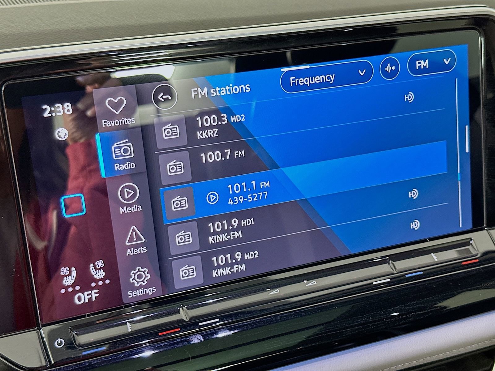 Used 2024 Volkswagen Atlas Peak Edition SE AWD/4WD image 16