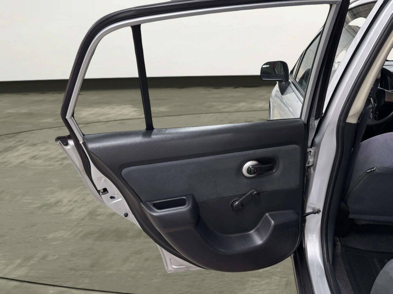 Used 2010 Nissan Versa Sedan FWD image 16