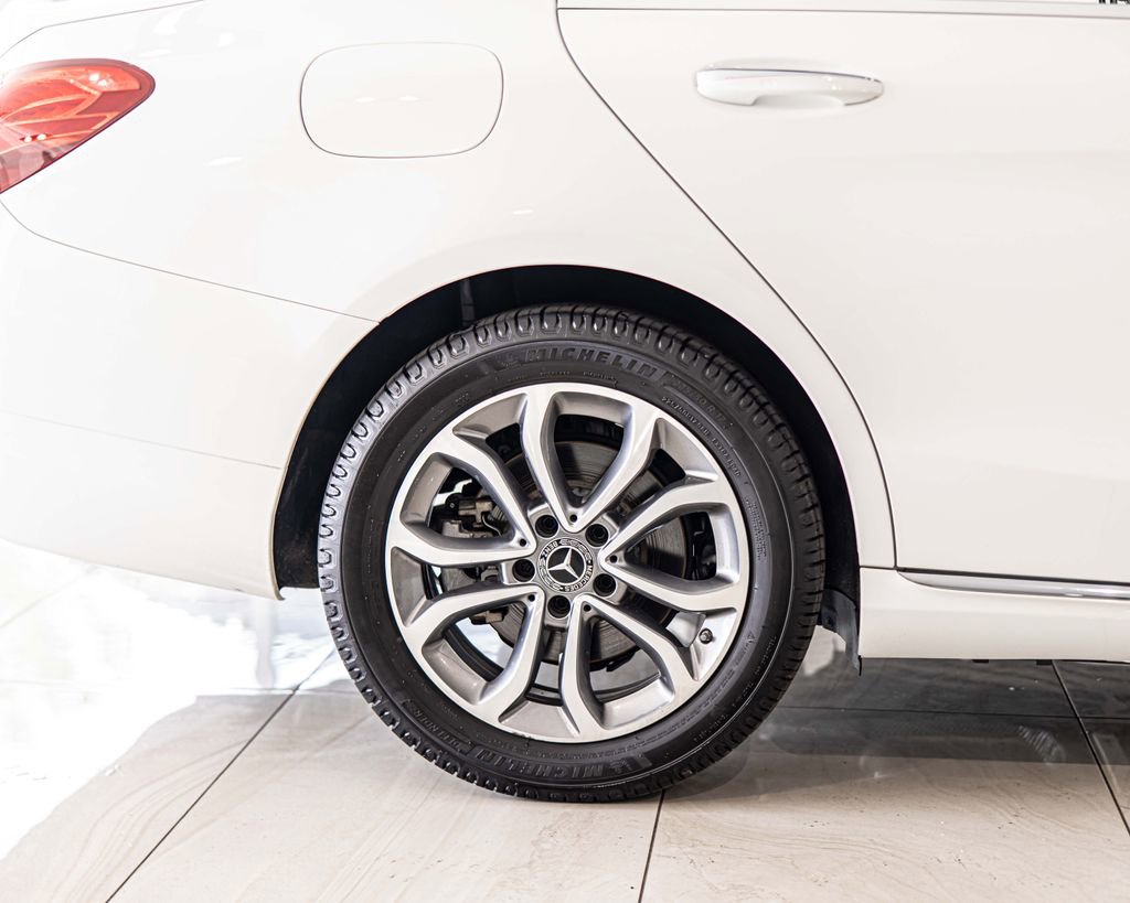 Used 2018 Mercedes-Benz C 300 4MATIC Sedan image 11