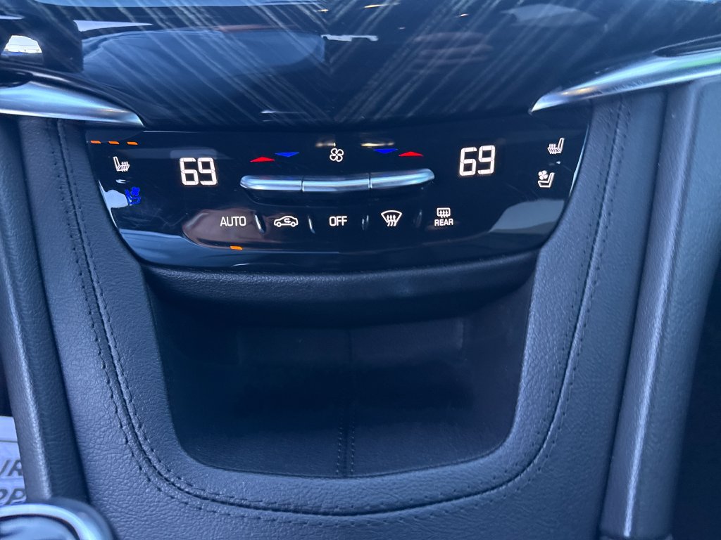 Used 2025 Cadillac XT6 Premium Luxury FWD image 32