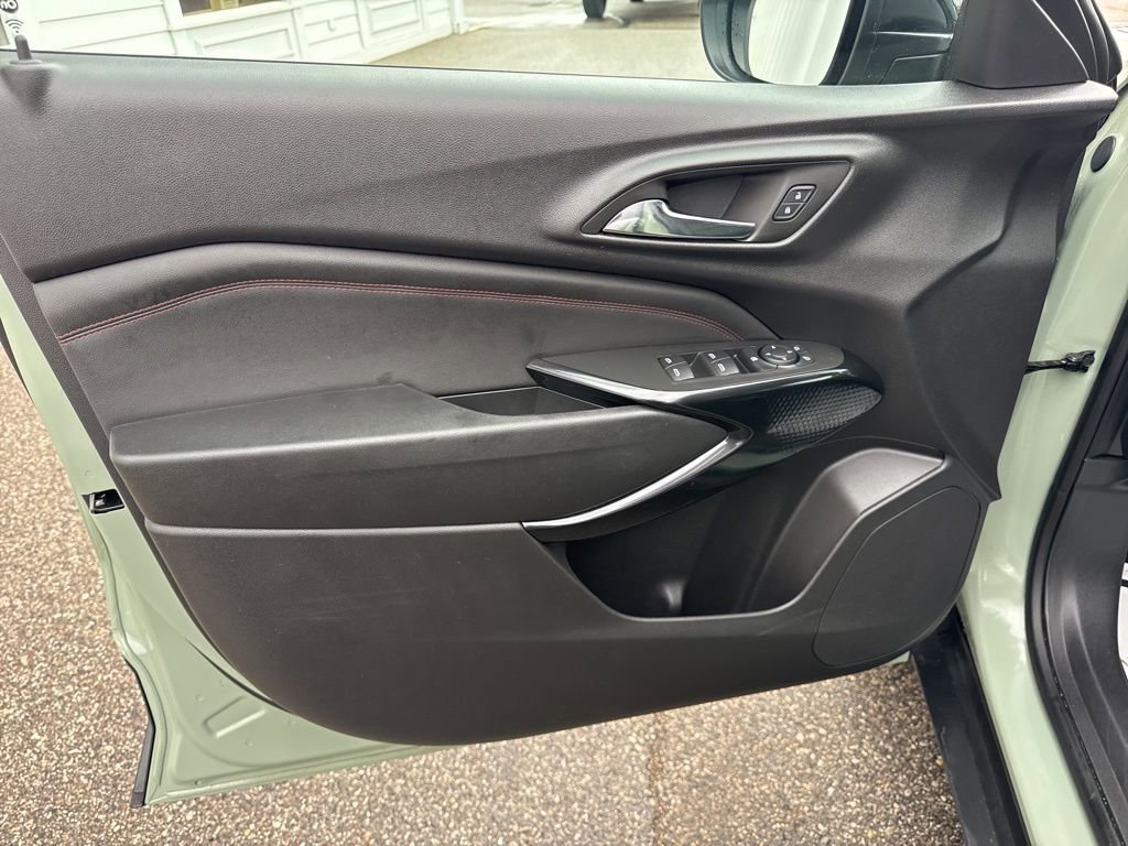 Certified 2024 Chevrolet Trax RS w/ Driver Confidence Package FWD image 12