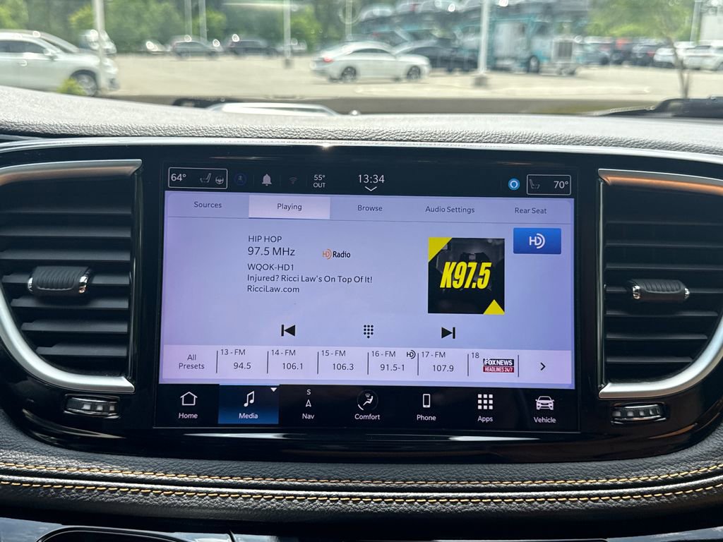 Used 2022 Chrysler Pacifica Pinnacle FWD image 24