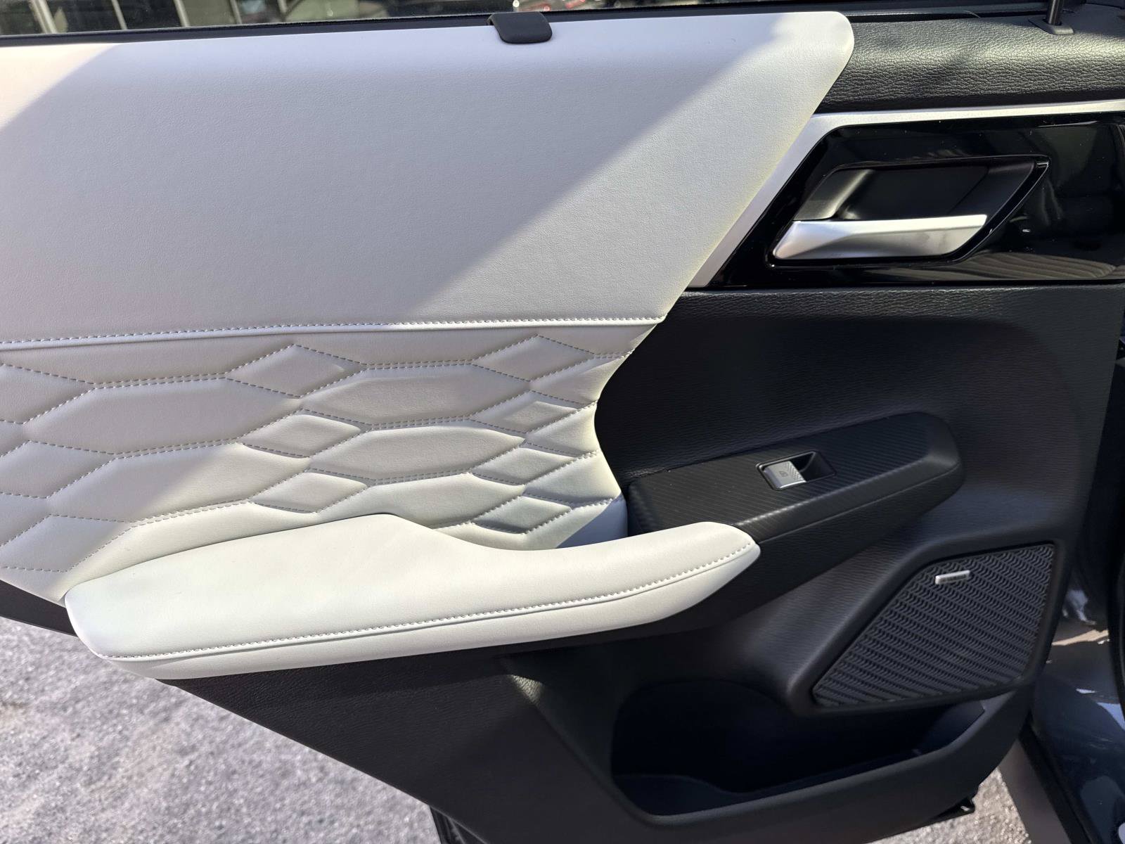 New 2026 Mitsubishi Outlander SEL FWD image 9