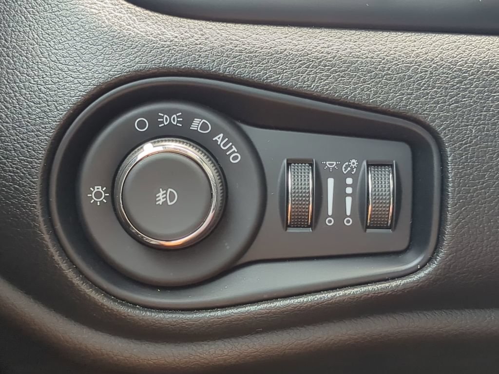 Used 2021 Jeep Renegade Trailhawk w/ Sun & Sound Group AWD/4WD image 29