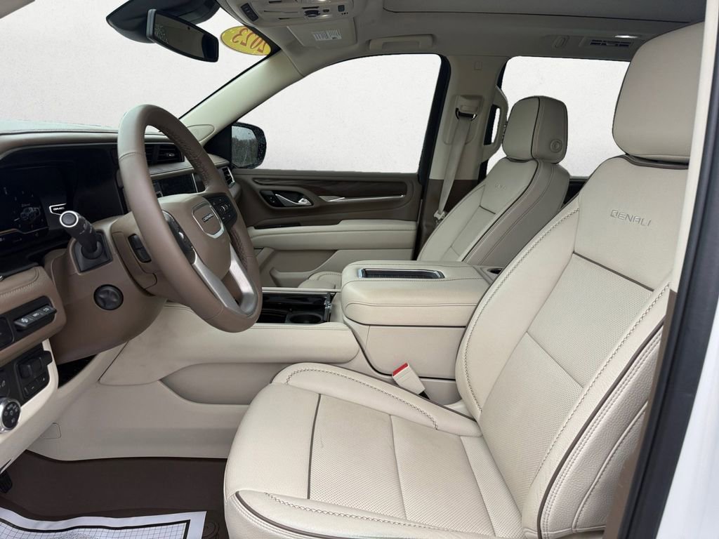 Used 2023 GMC Yukon Denali w/ Max Trailering Package image 9